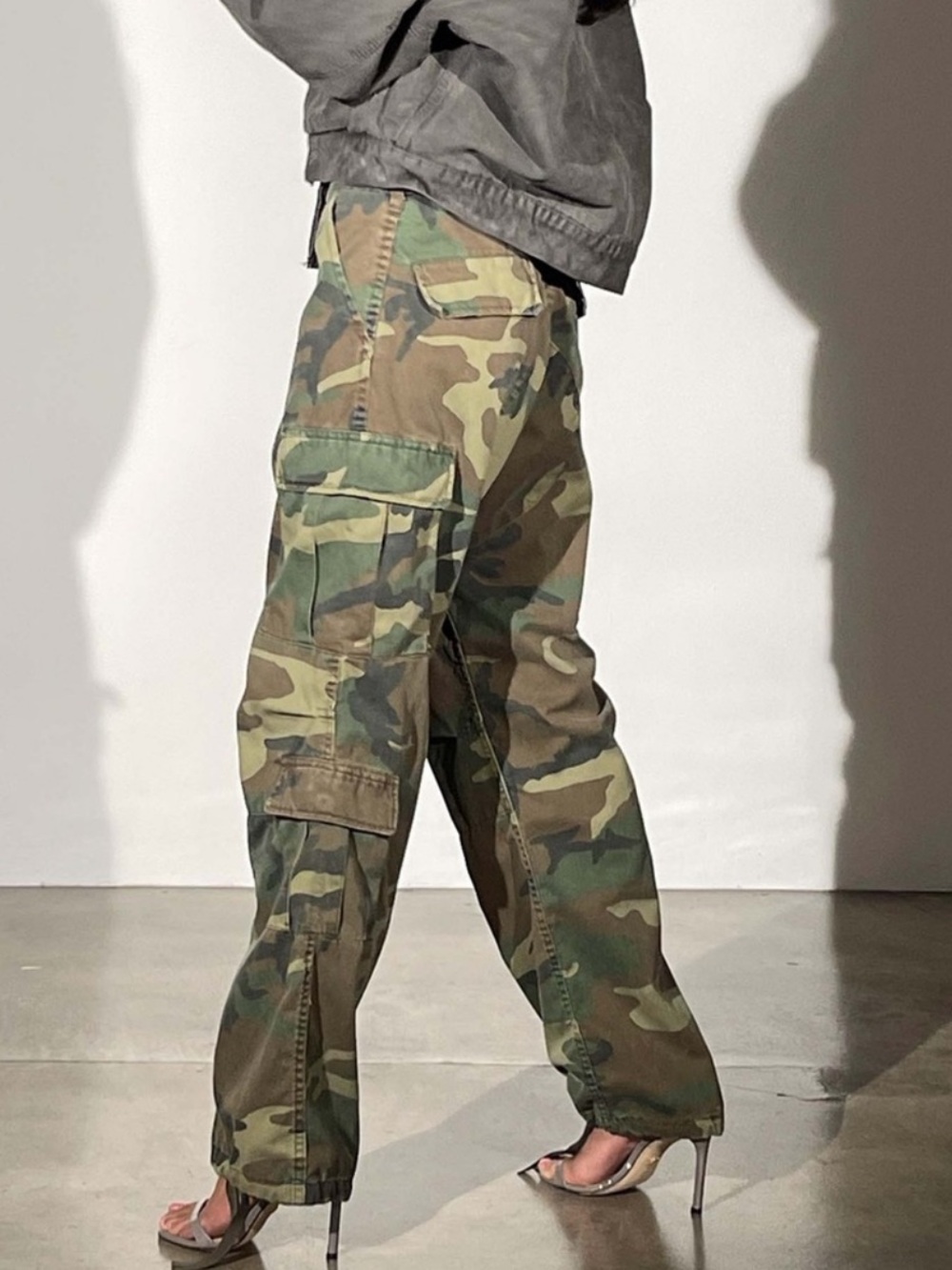 CAMO CARGO - VINTAGE DISTRESSED WASH - S/M - Picture 4 of 5